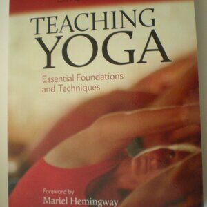 Teaching Yoga: Essential Foundations and Techniques - Mark Stephens